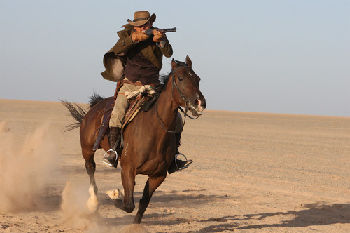 The_Good_The_Bad_The_Weird-011